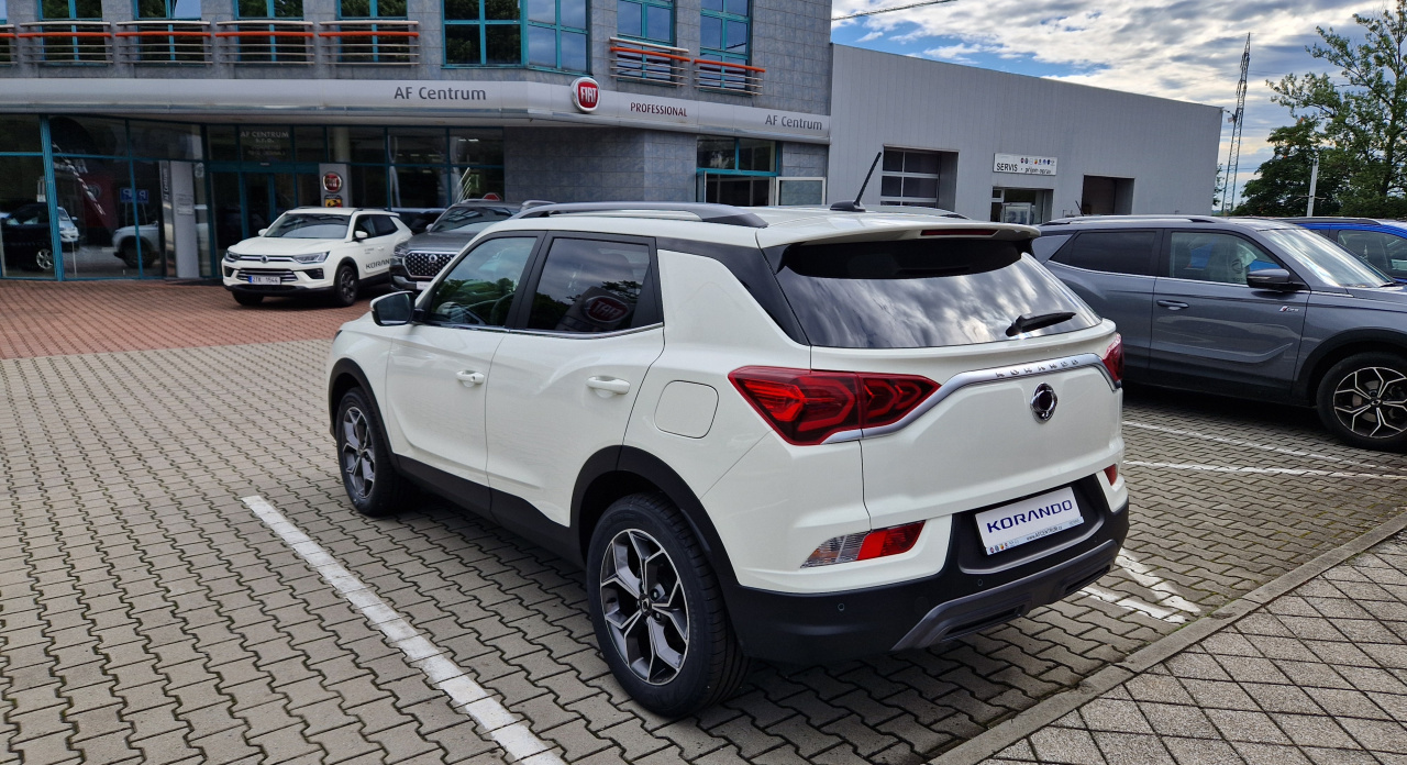 Korando STYLE+ 2WD AT (WAA) EBG