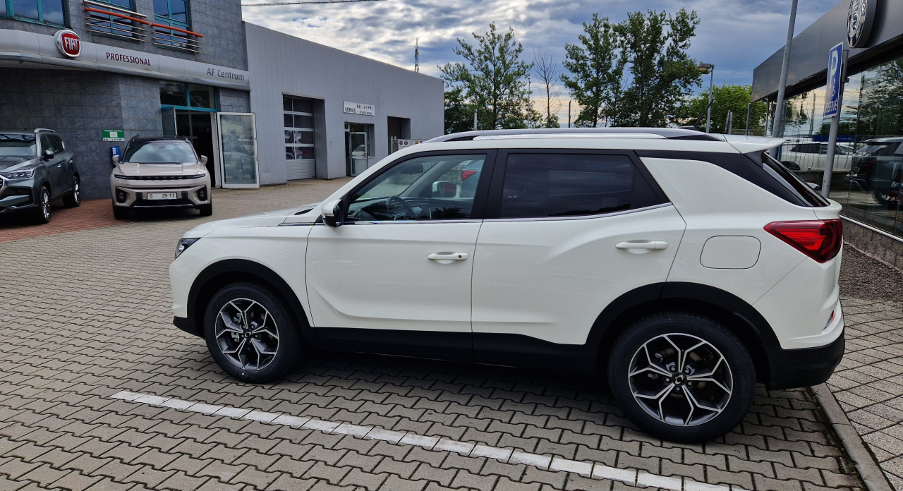Korando STYLE+ 2WD AT (WAA) EBG