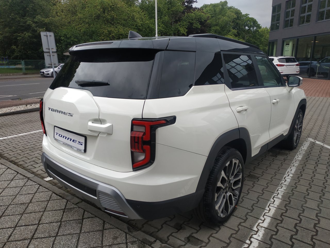 Torres PREMIUM 4WD AT (2WA)