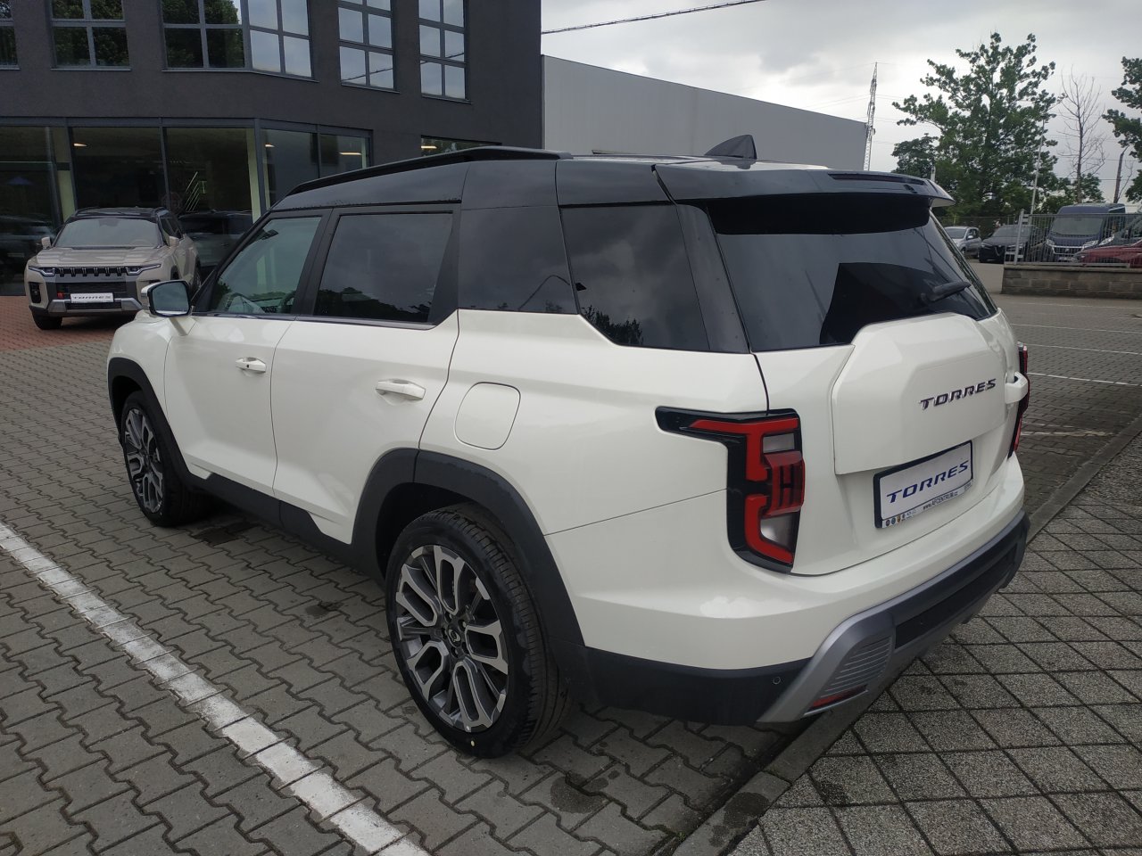 Torres PREMIUM 4WD AT (2WA)