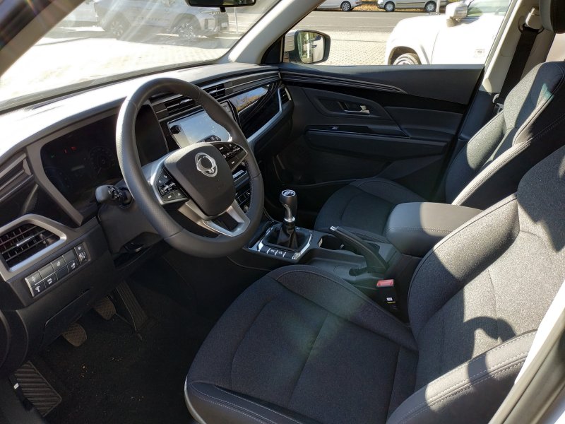 Korando STYLE+ 2WD MT (EBL) (D)