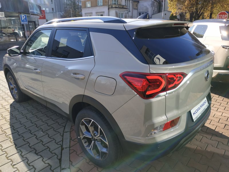 Korando STYLE+ 2WD MT (EBL) (D)