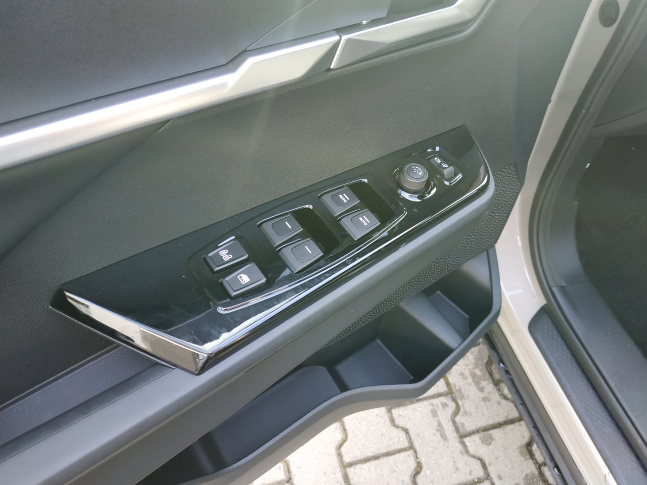 Torres CLUB+ 2WD AT (EBL)