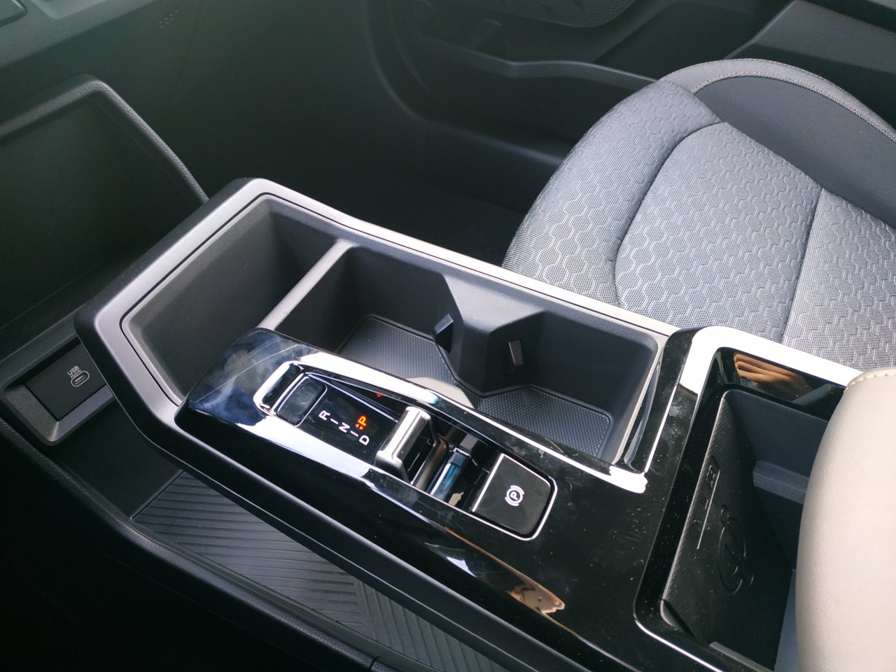 Torres CLUB+ 2WD AT (EBL)