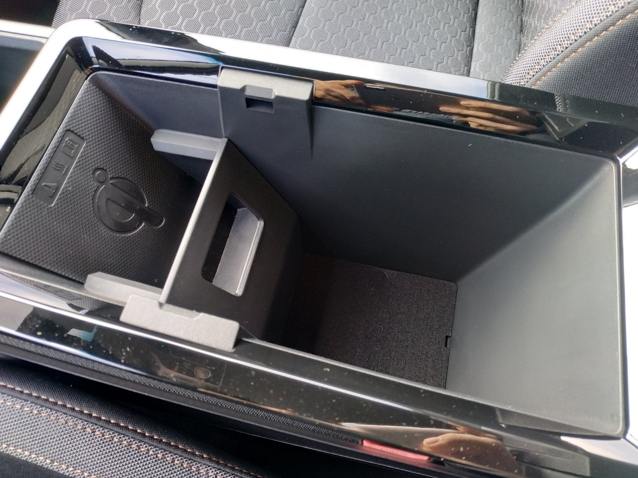 Torres CLUB+ 2WD AT (EBL)