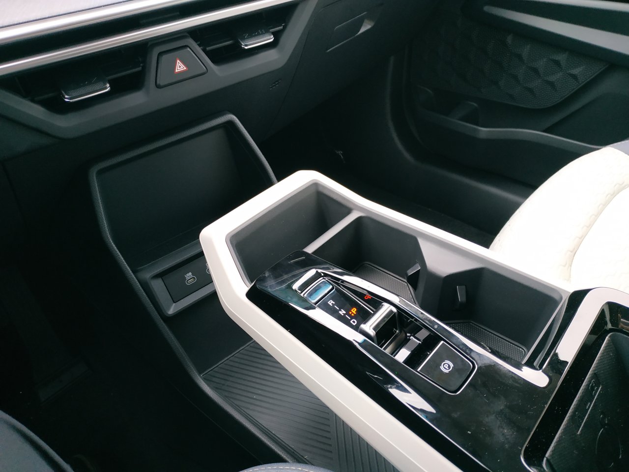 Torres STYLE Black Edition 4WD AT (LAK)