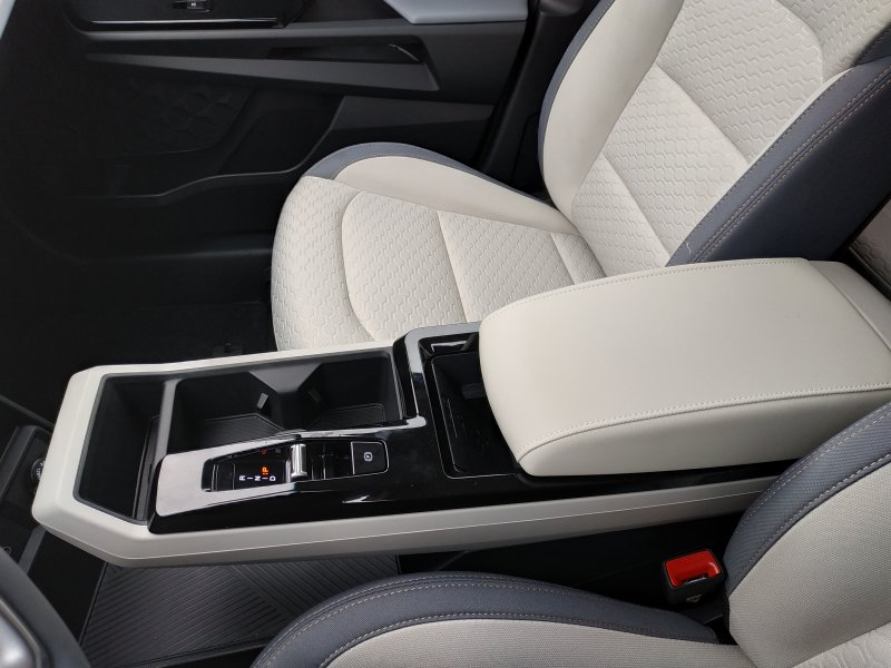 Torres STYLE Black Edition 4WD AT (LAK)