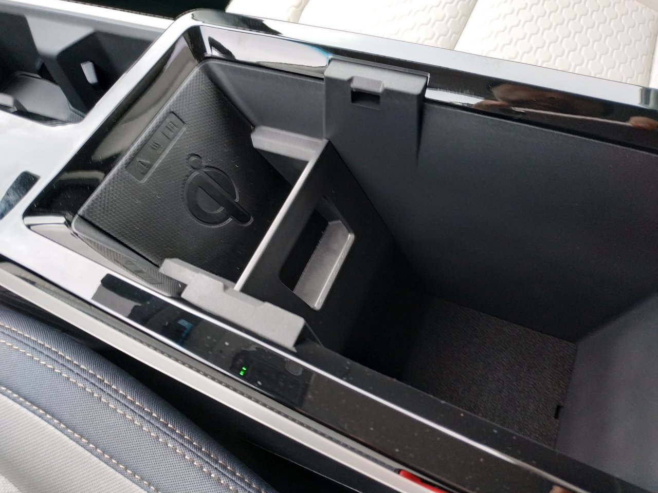 Torres STYLE Black Edition 4WD AT (LAK)