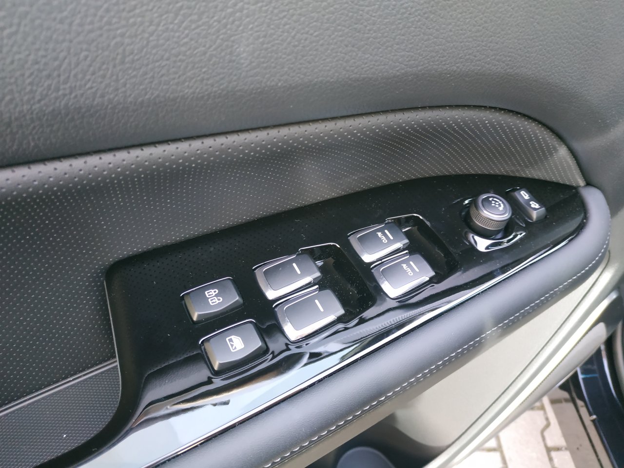 REXTON 2.2 CLUB+ (LAK) 7 (8952)